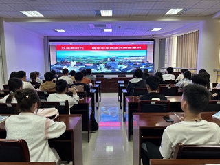 QY千亿球友会组织学生观看铸牢...